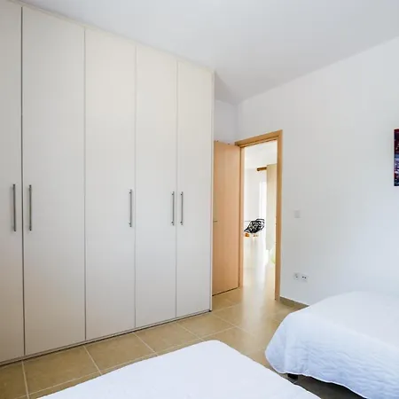 Modern Broumas - A Spacious Haven Lägenhet Keramiaí