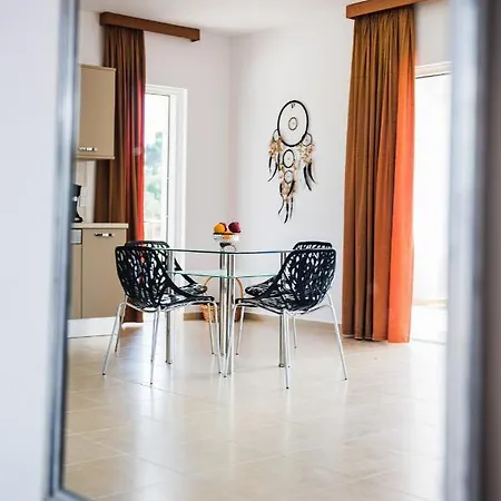 Modern Broumas - A Spacious Haven Διαμέρισμα *
