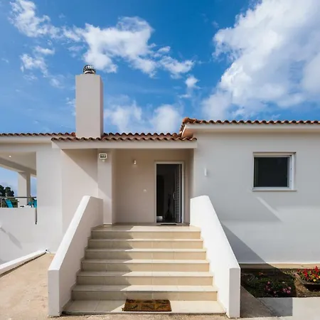 Modern Broumas - A Spacious Haven * Keramiai